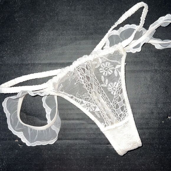 Victoria's Secret XS thong COCONUT White EMBROIDERED LACE DESIGNER COLLECTION - Picture 1 of 4